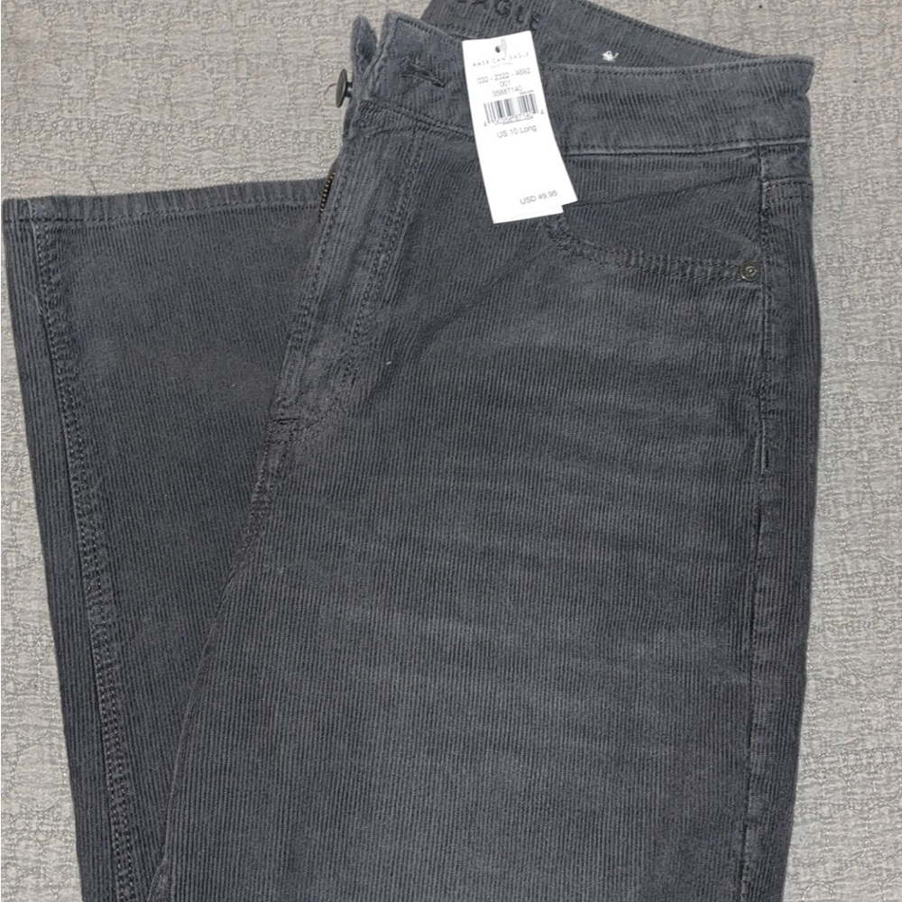 New with tag women’s American Eagle Corduroy Jeans!
